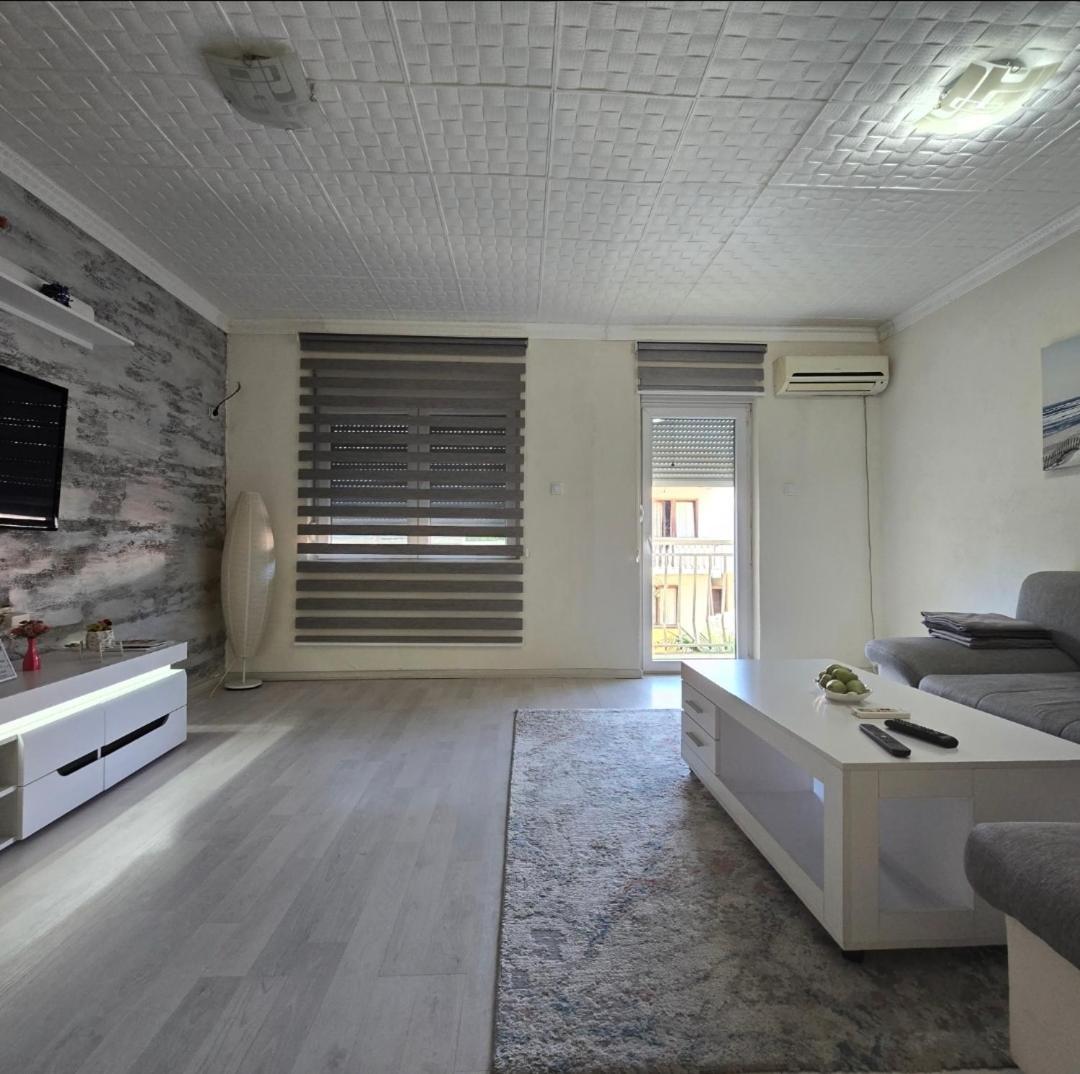 Apartment Center 23 พอดโกริกา ภายนอก รูปภาพ